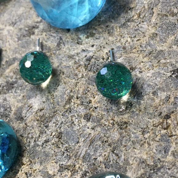 🎈Sale 🎈2 for $10 NWOT beveled sparkle light blue post earrings - Picture 2 of 6